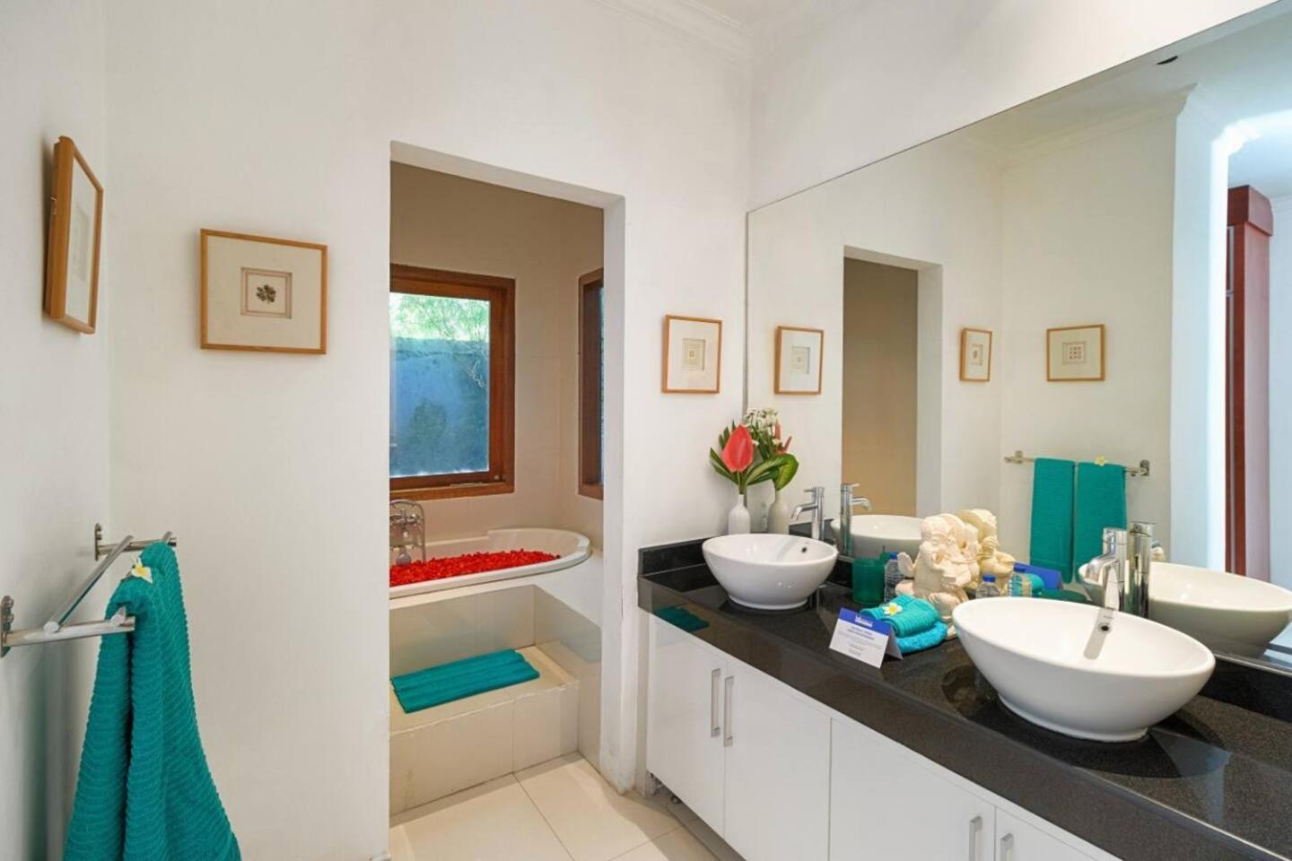 Super Value 3 Bed, Central Seminyak, Walk To Beach Dış mekan fotoğraf